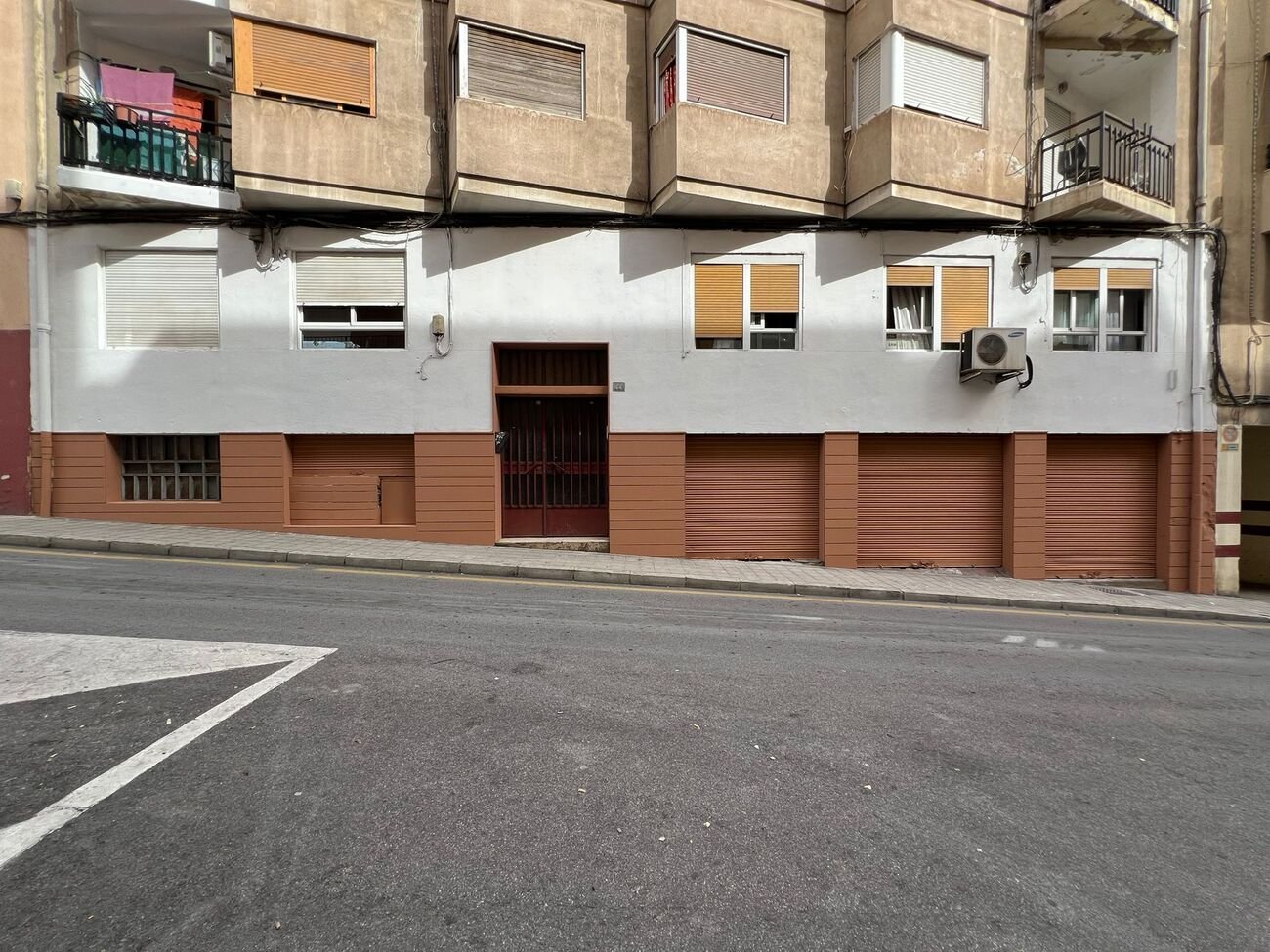 Commercial in Alicante - Caza De Casa