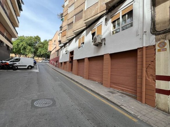 Commercial in Alicante - Caza De Casa