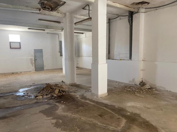 Commercial in Crevillent - Caza De Casa