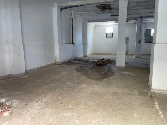 Commercial in Crevillent - Caza De Casa