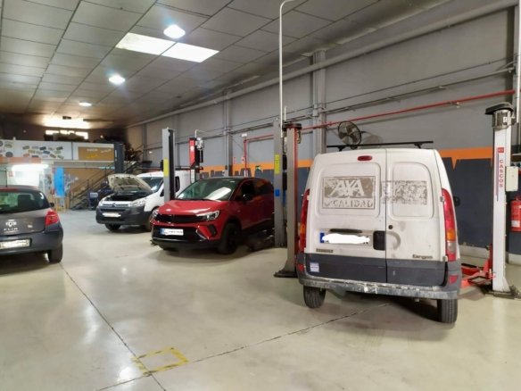 Commercial in Paterna - Caza De Casa