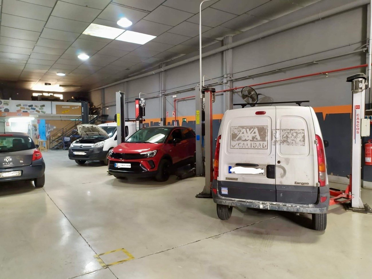 Commercial in Paterna - Caza De Casa