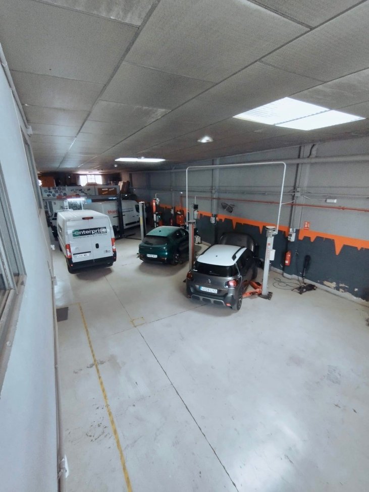 Commercial in Paterna - Caza De Casa