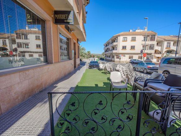 Commercial in San Miguel de Salinas - Caza De Casa