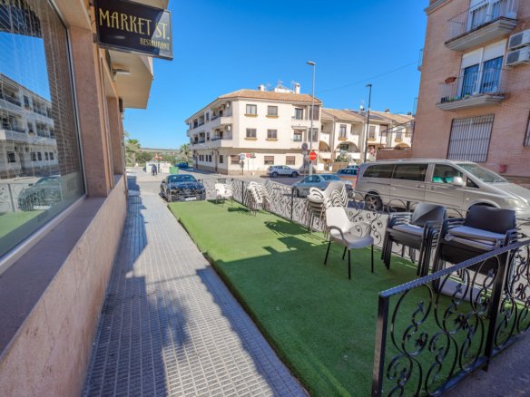 Commercial in San Miguel de Salinas - Caza De Casa