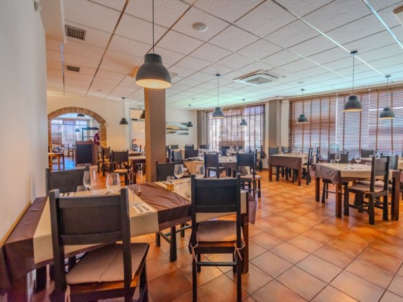 Commercial in San Miguel de Salinas - Caza De Casa