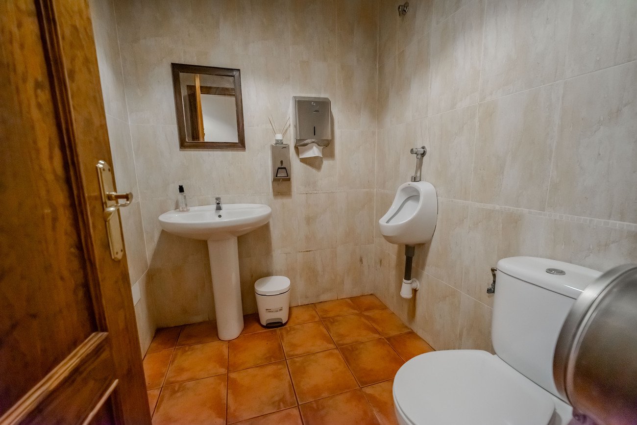 Commercial in San Miguel de Salinas - Caza De Casa