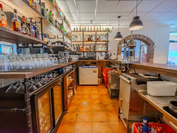 Commercial in San Miguel de Salinas - Caza De Casa