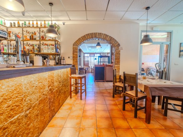 Commercial in San Miguel de Salinas - Caza De Casa