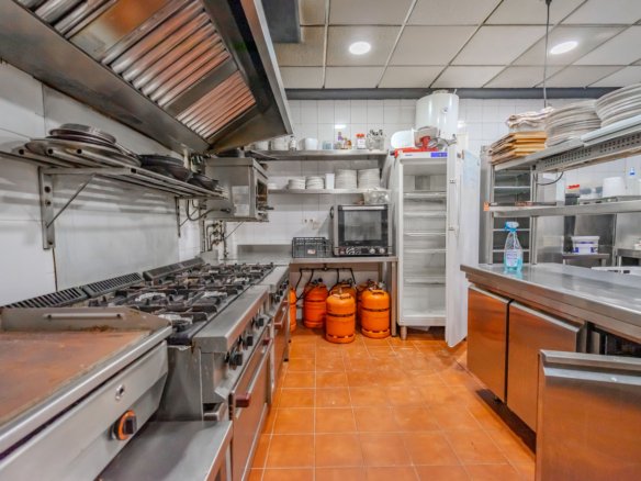Commercial in San Miguel de Salinas - Caza De Casa