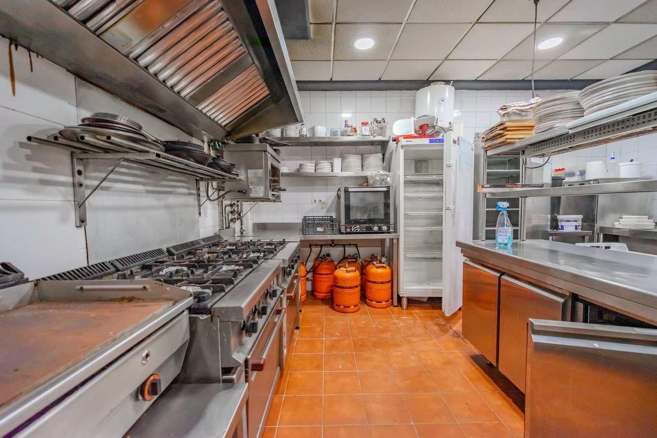 Commercial in San Miguel de Salinas - Caza De Casa