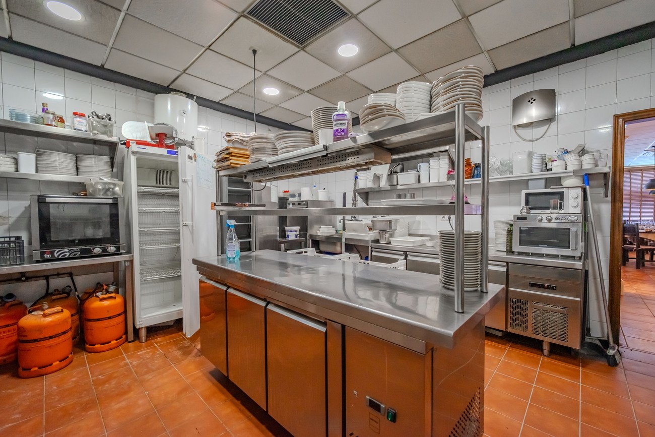 Commercial in San Miguel de Salinas - Caza De Casa