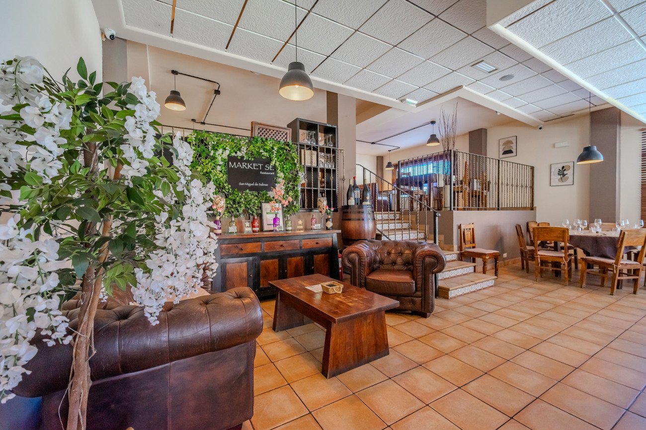 Commercial in San Miguel de Salinas - Caza De Casa
