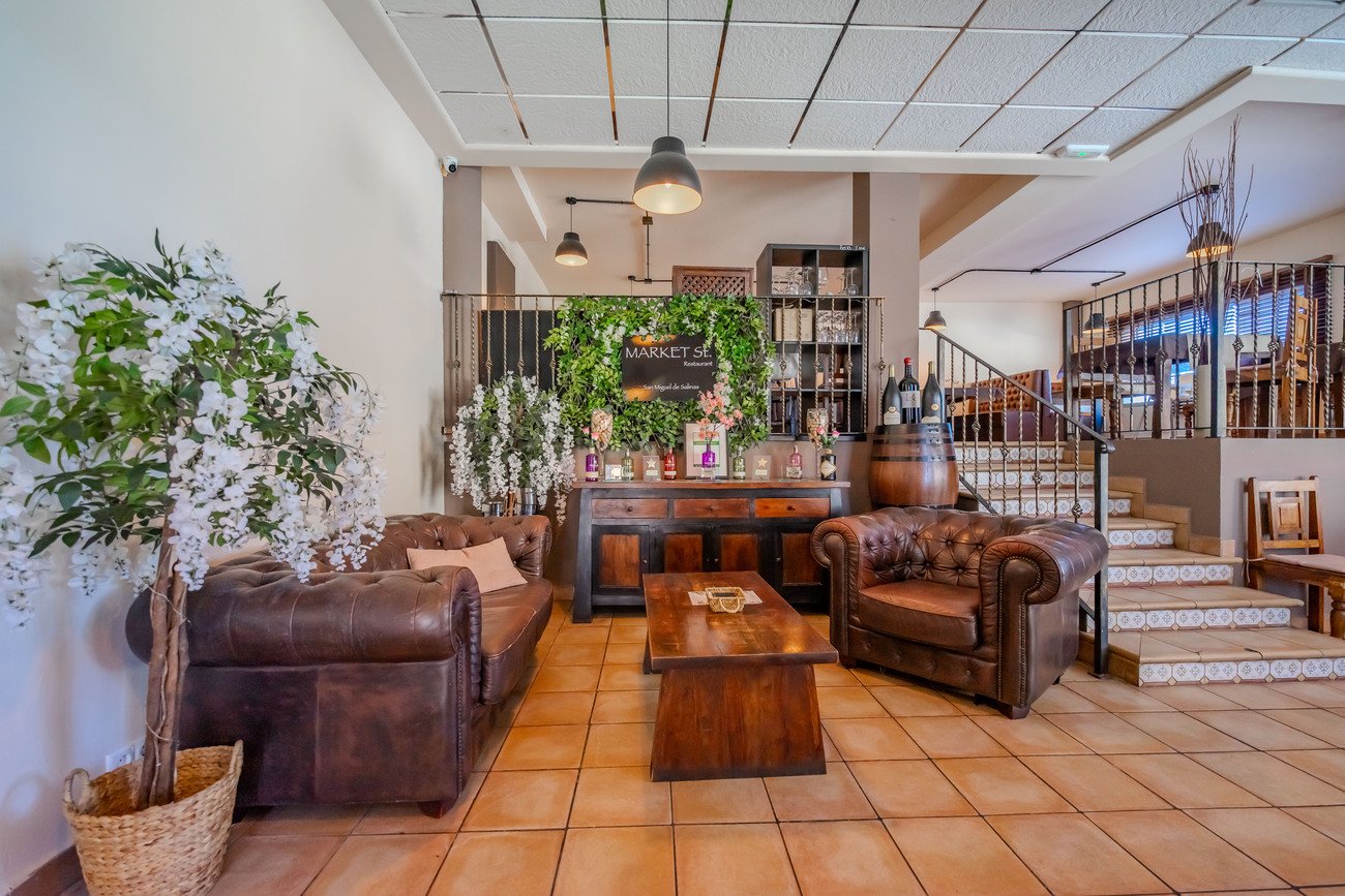 Commercial in San Miguel de Salinas - Caza De Casa