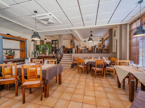 Commercial in San Miguel de Salinas - Caza De Casa