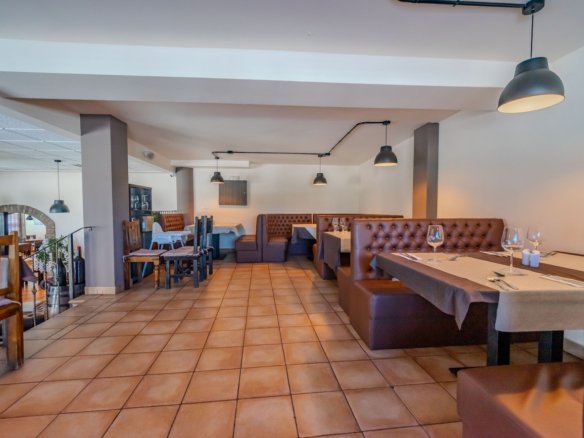 Commercial in San Miguel de Salinas - Caza De Casa