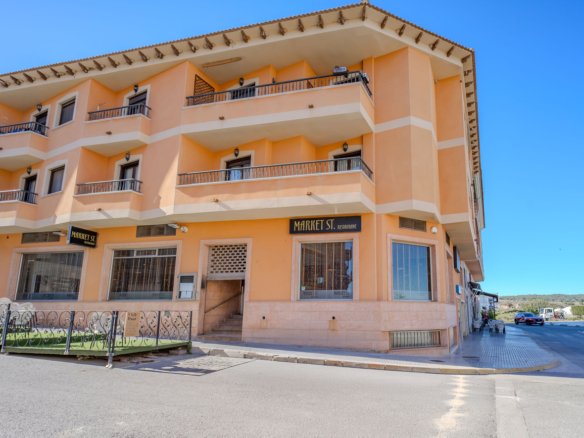 Commercial in San Miguel de Salinas - Caza De Casa