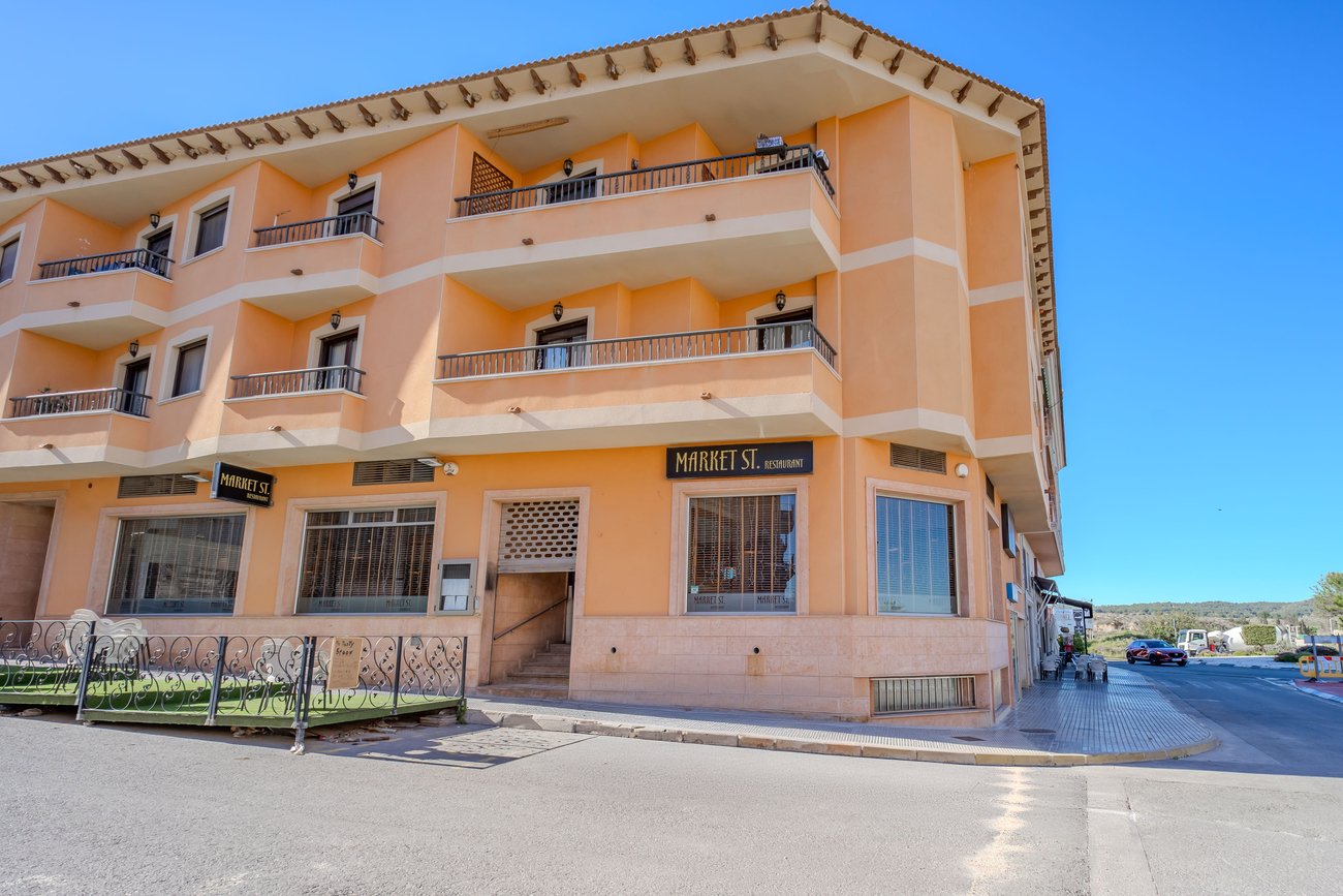 Commercial in San Miguel de Salinas - Caza De Casa