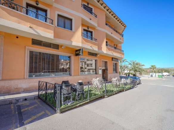 Commercial in San Miguel de Salinas - Caza De Casa