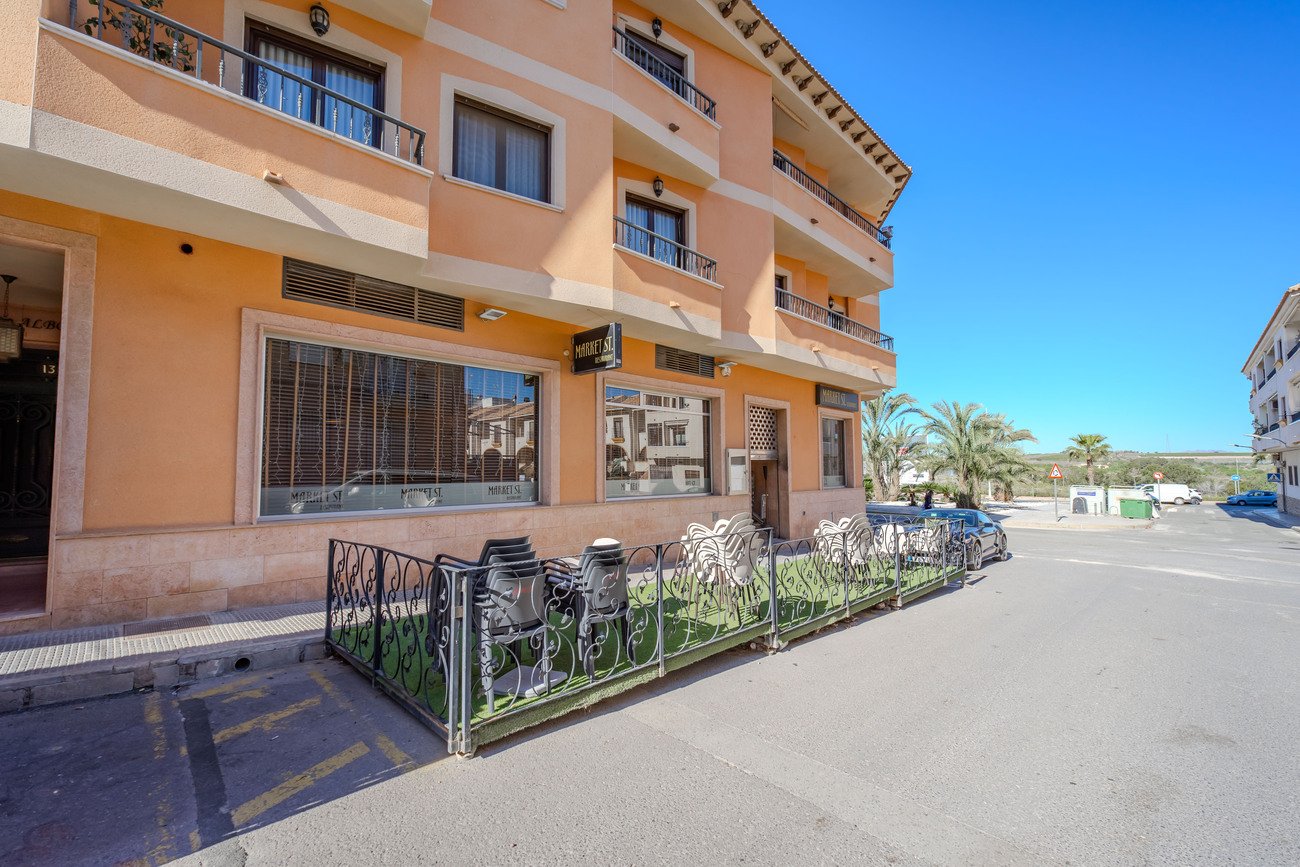 Commercial in San Miguel de Salinas - Caza De Casa