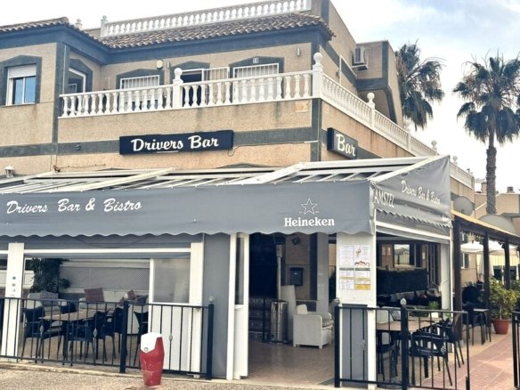 Commercial in Villamartin - Caza De Casa
