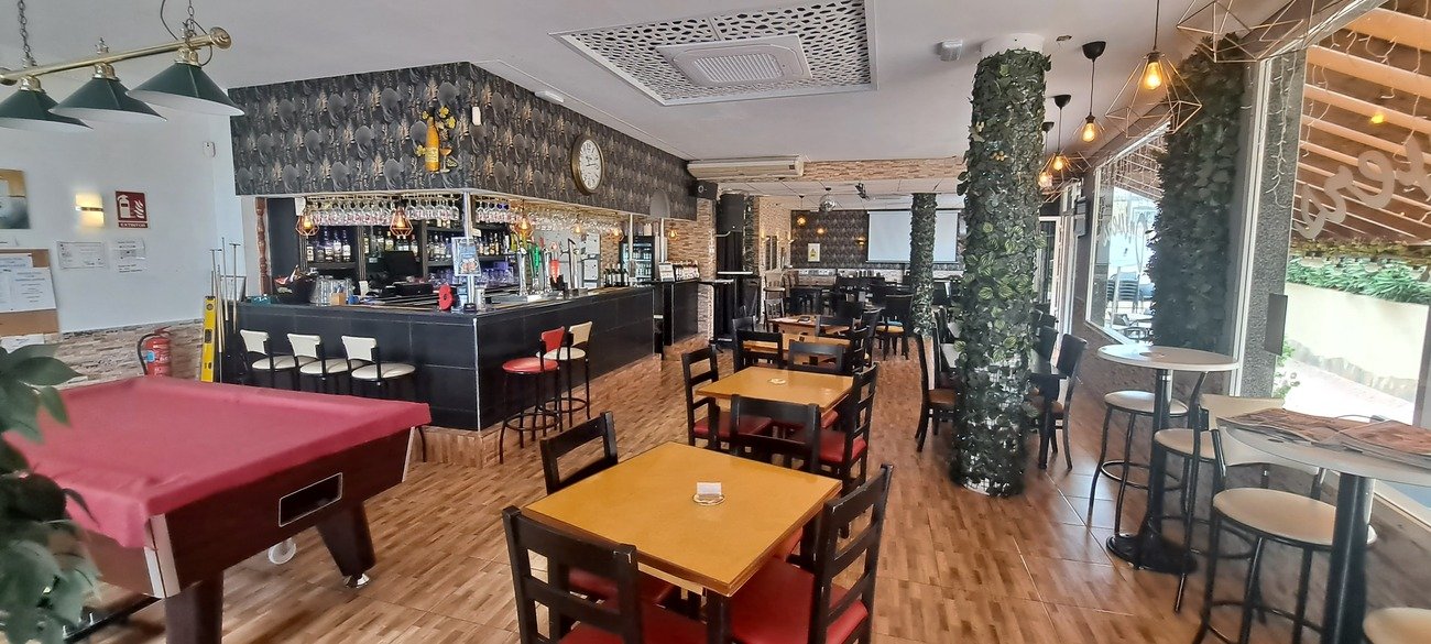 Commercial in Villamartin - Caza De Casa