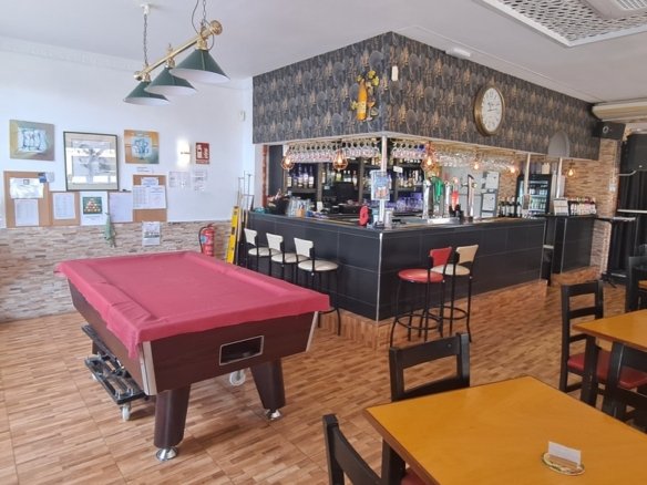 Commercial in Villamartin - Caza De Casa