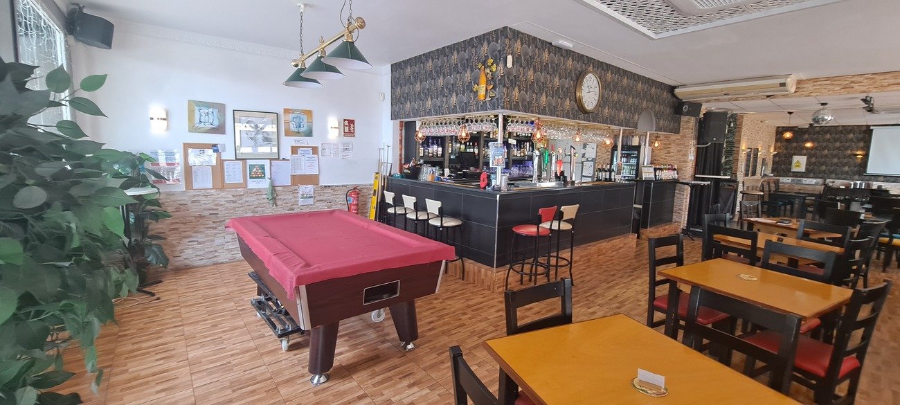 Commercial in Villamartin - Caza De Casa