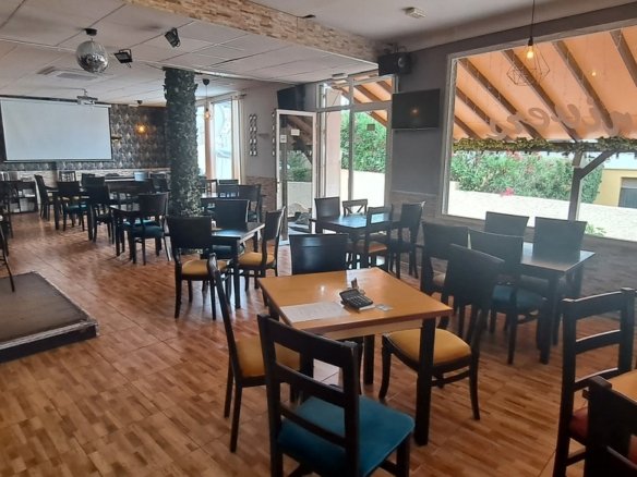 Commercial in Villamartin - Caza De Casa