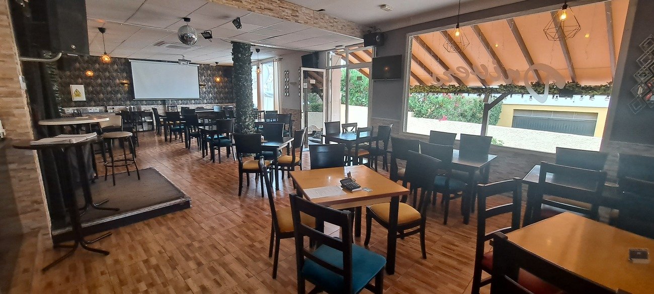 Commercial in Villamartin - Caza De Casa