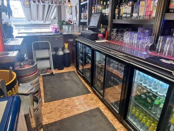 Commercial in Villamartin - Caza De Casa