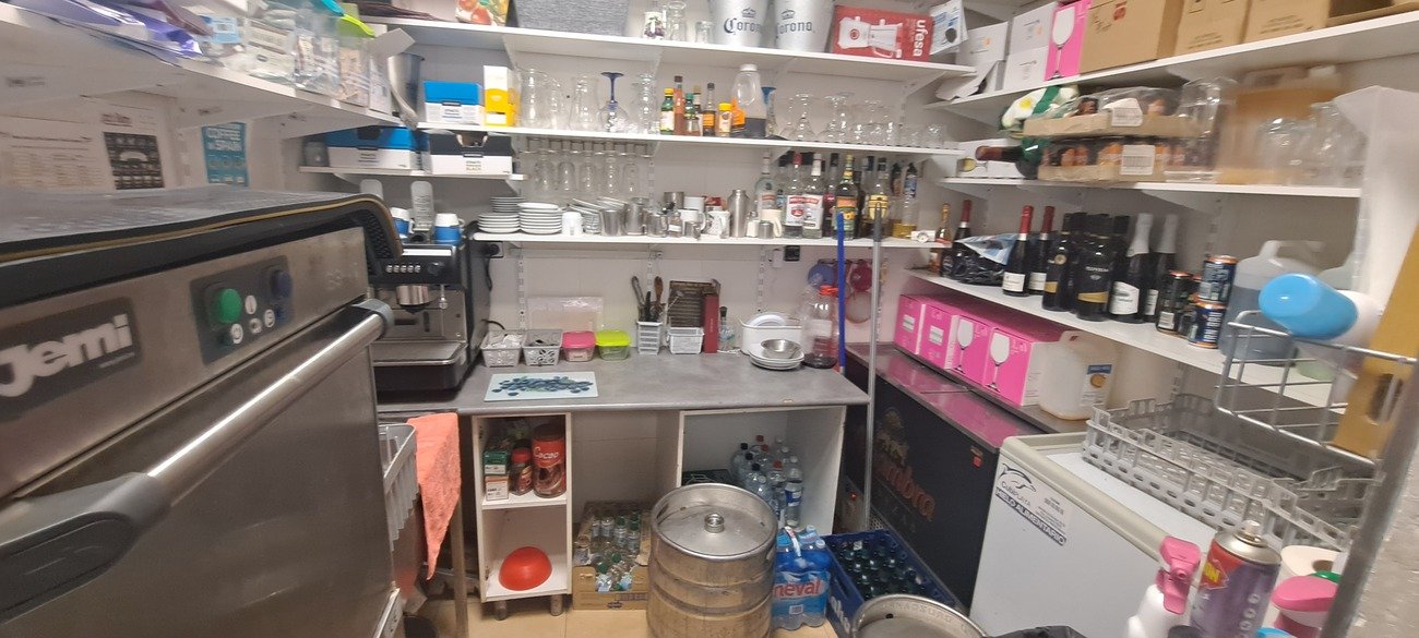 Commercial in Villamartin - Caza De Casa