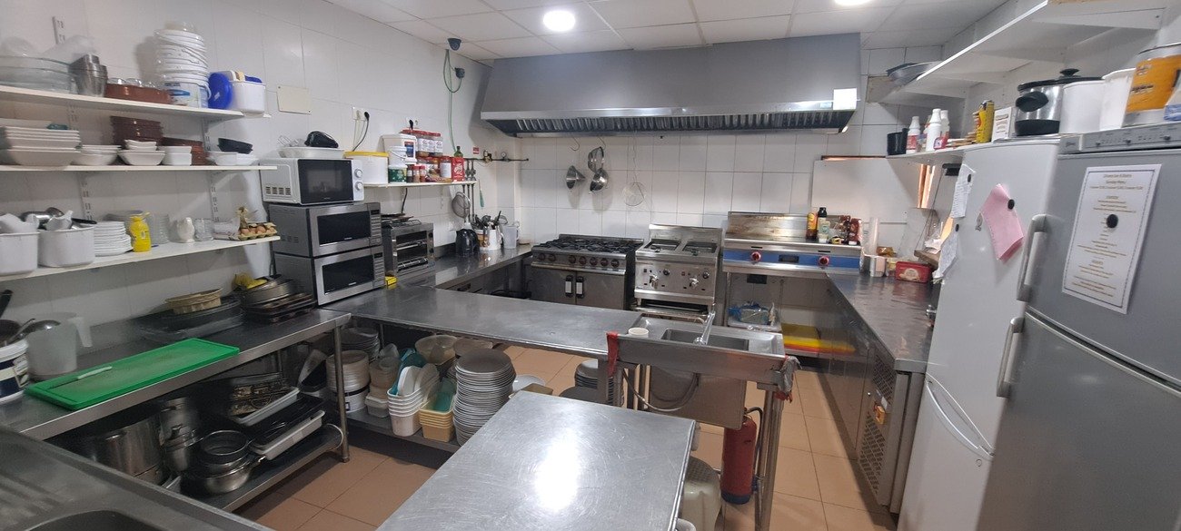 Commercial in Villamartin - Caza De Casa