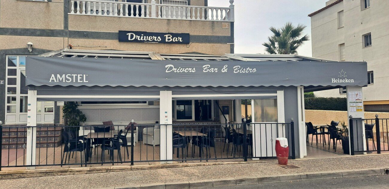 Commercial in Villamartin - Caza De Casa