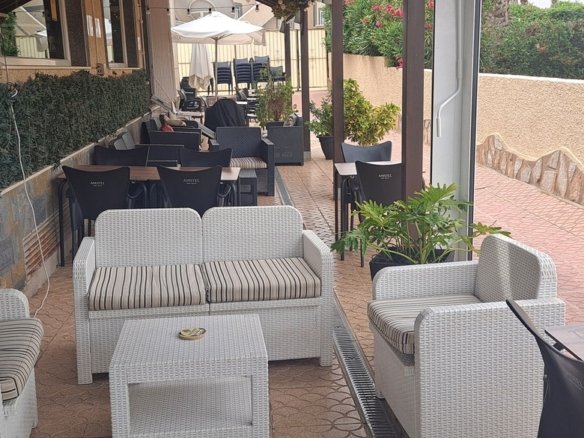 Commercial in Villamartin - Caza De Casa