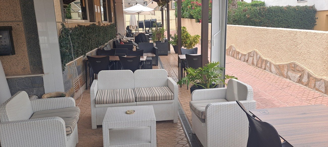Commercial in Villamartin - Caza De Casa