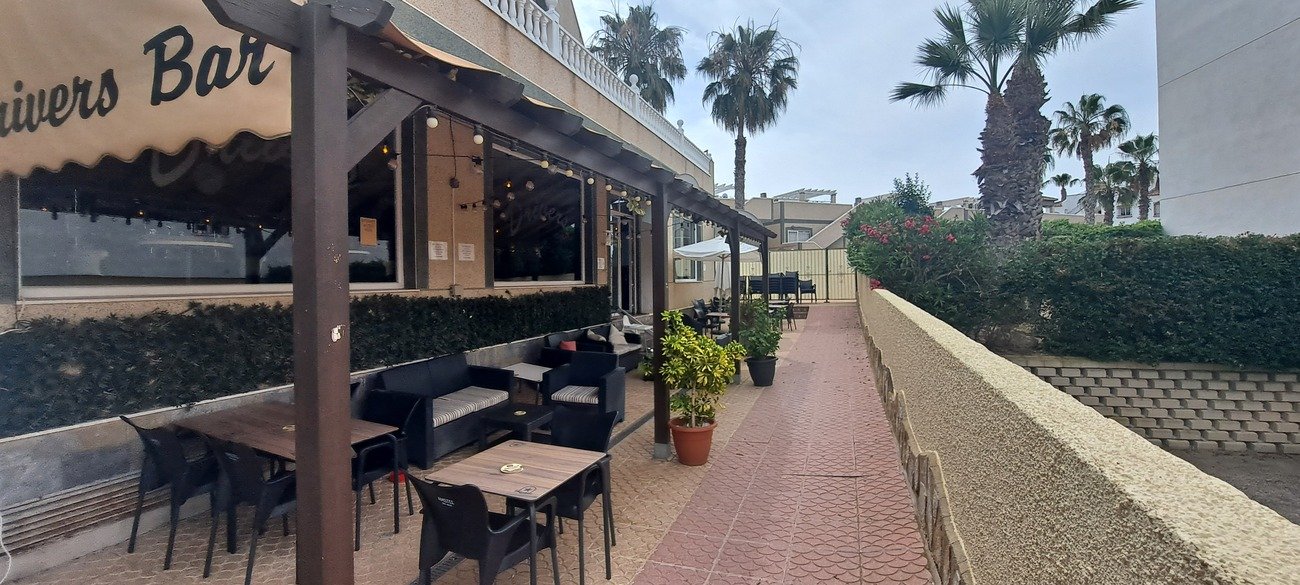 Commercial in Villamartin - Caza De Casa