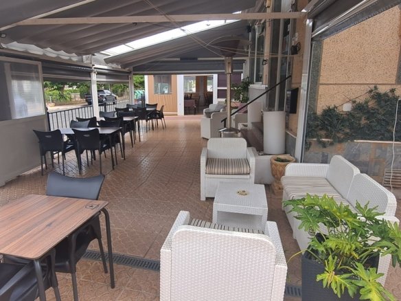 Commercial in Villamartin - Caza De Casa