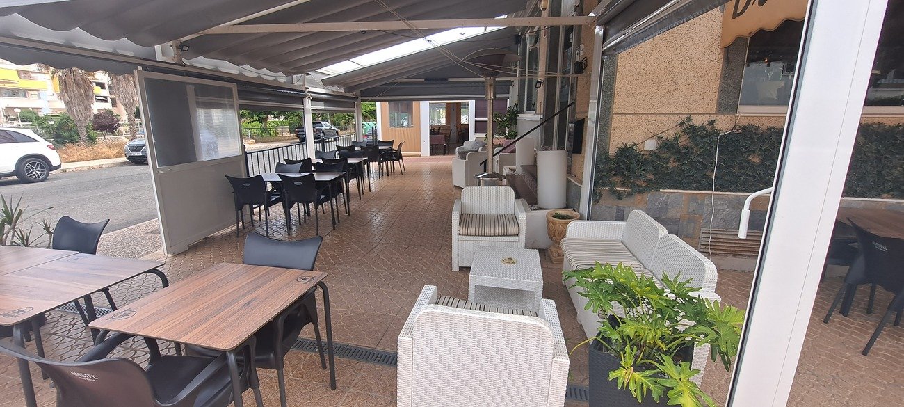 Commercial in Villamartin - Caza De Casa
