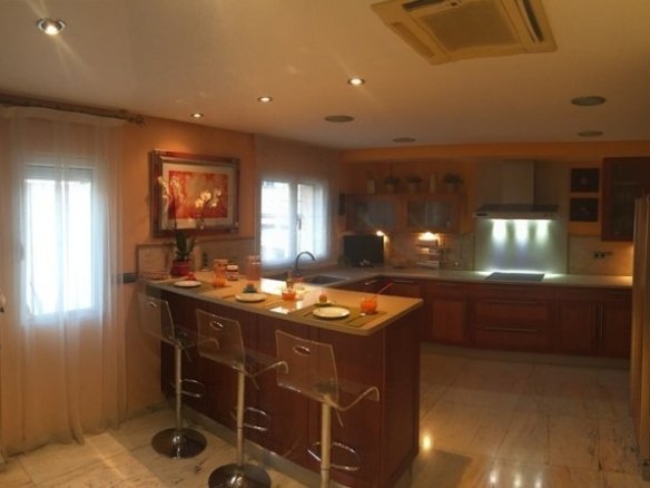 5 Bedroom 3 Bathroom Town House in javea - Caza De Casa
