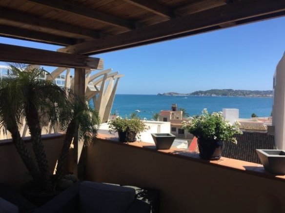 5 Bedroom 3 Bathroom Town House in javea - Caza De Casa