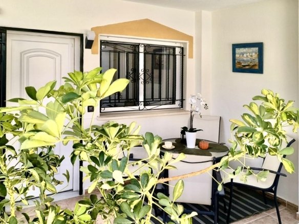 3 Bed 2 Bath Town House in Los Altos - Caza De Casa
