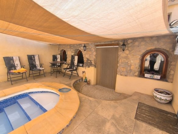 4 Bedroom 2 Bathroom Villa in Chinorlet - Caza De Casa