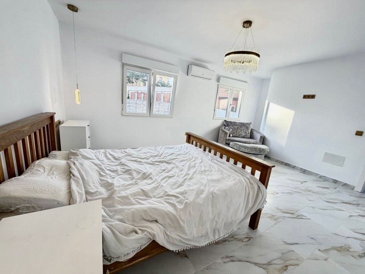 6 Bed 2 Bath Villa in Villamartin - Caza De Casa