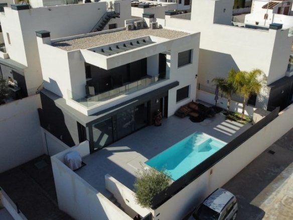 3 Bedroom 2 Bathroom Villa in Algorfa - Caza De Casa
