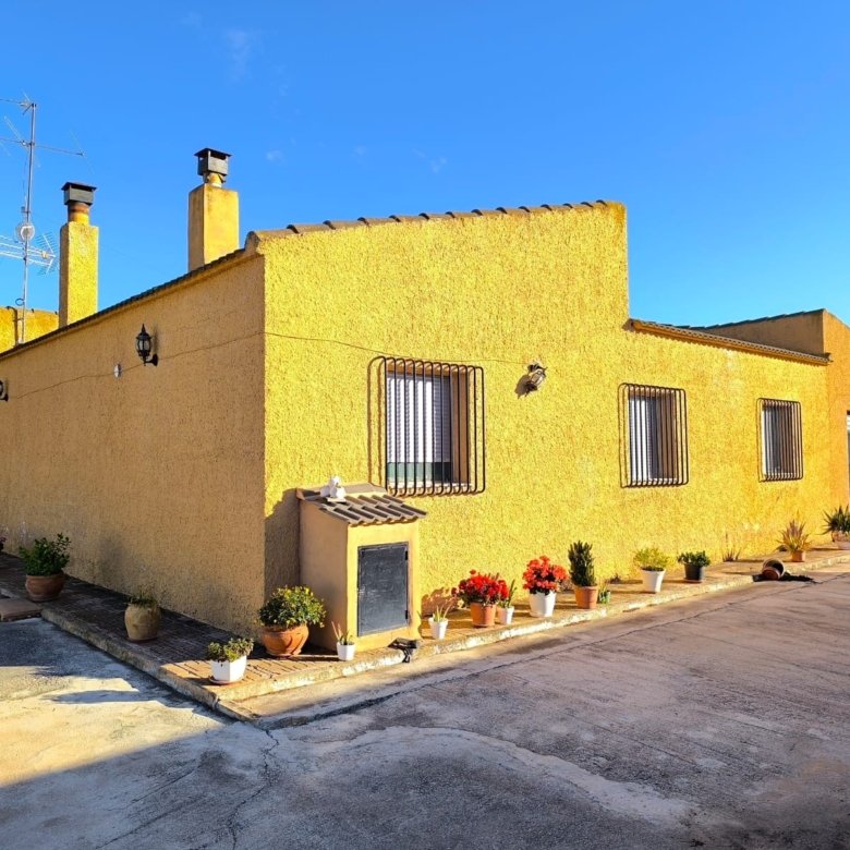 4 Bedroom 2 Bathroom Country House in Yecla - Caza De Casa