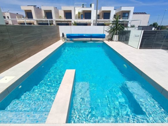 5 Bedroom 4 Bathroom Villa in Rojales - Caza De Casa