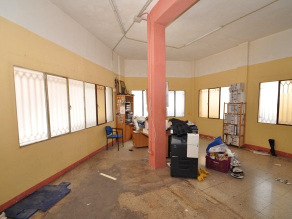 2 Bathroom Commercial in Petrer - Caza De Casa