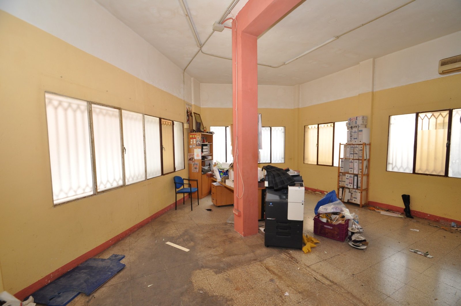 2 Bathroom Commercial in Petrer - Caza De Casa