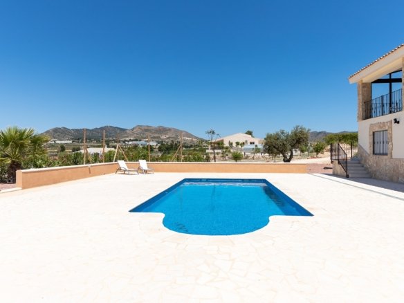 5 Bed 3 Bath Villa in La Romana - Caza De Casa